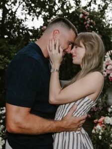Taylor Swift engaged